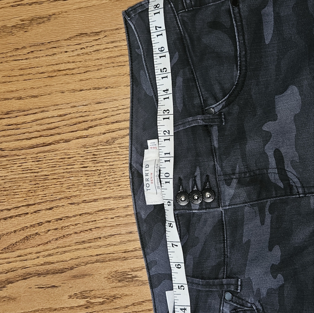 Torrid Women's Black Camouflage Jeggings Size 18. - Picture 9 of 11
